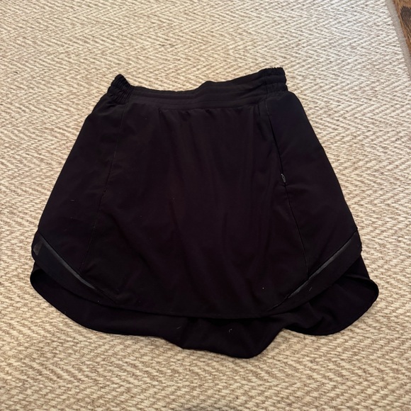 Lululemon Black Hotty Hot High-Rise Skirt | Size 6 - Picture 2 of 7